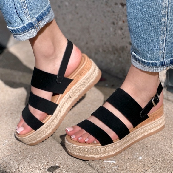 Black Strappy espadrille platform sandal - Picture 3 of 5